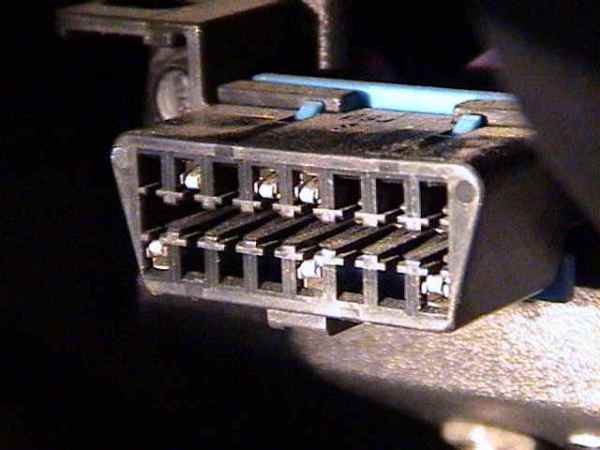 说明: The standard OBD-II connector